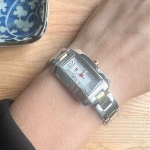 Tommy Hilfiger ladies silver tone bracelet watch NEW BATTERY